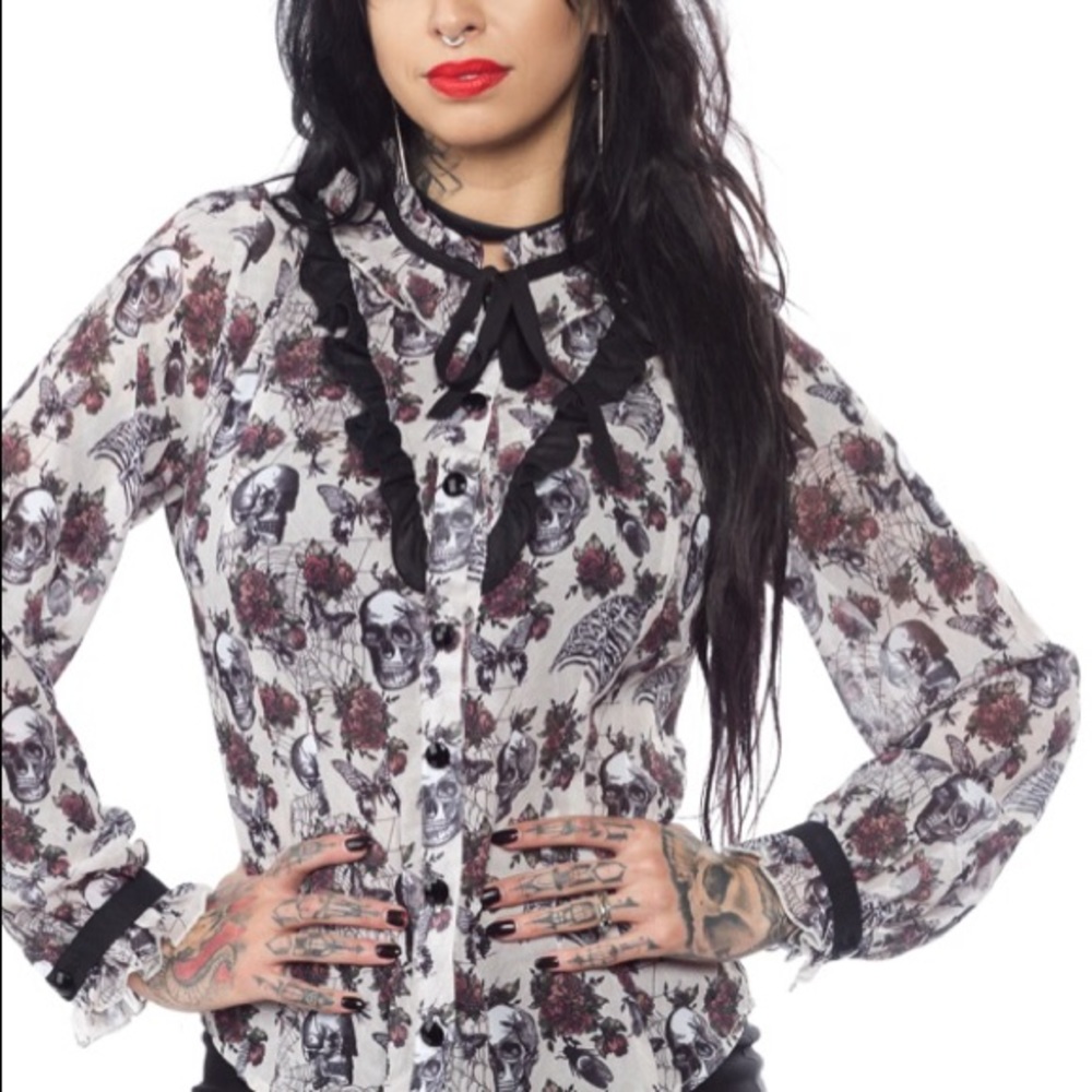 Spin doctor Griselda blouse (skull & bones motif)